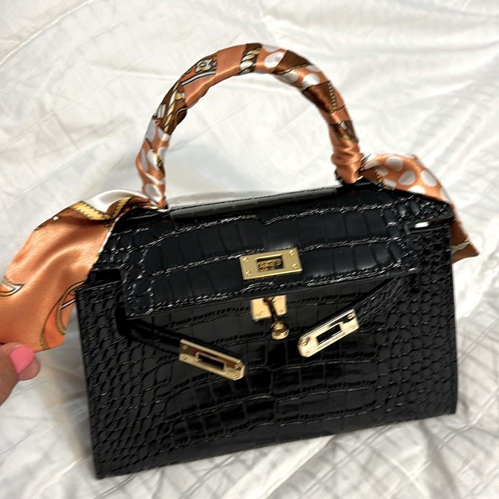 Beautiful mini bag - comes with 2 straps
